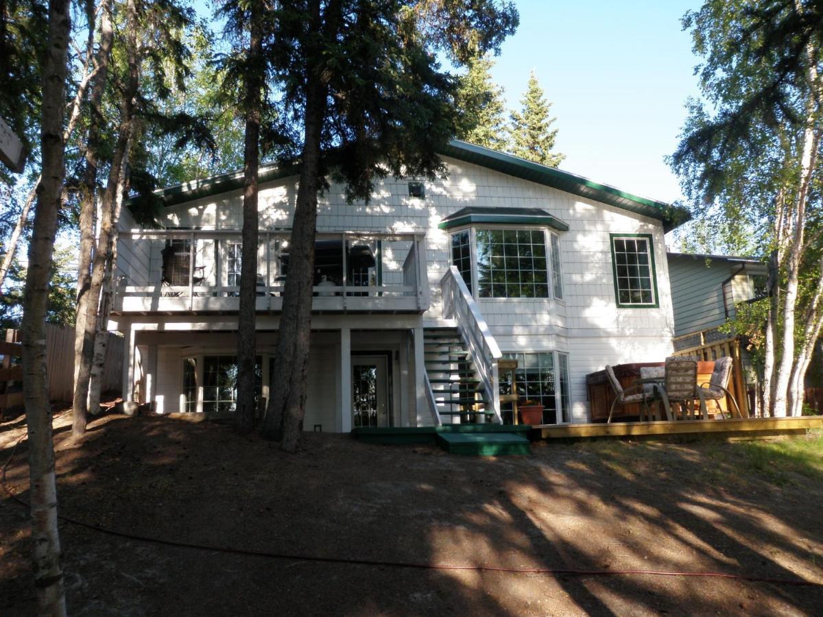 Great Slave Lakeside Bed & Breakfast Yellowknife Exterior photo