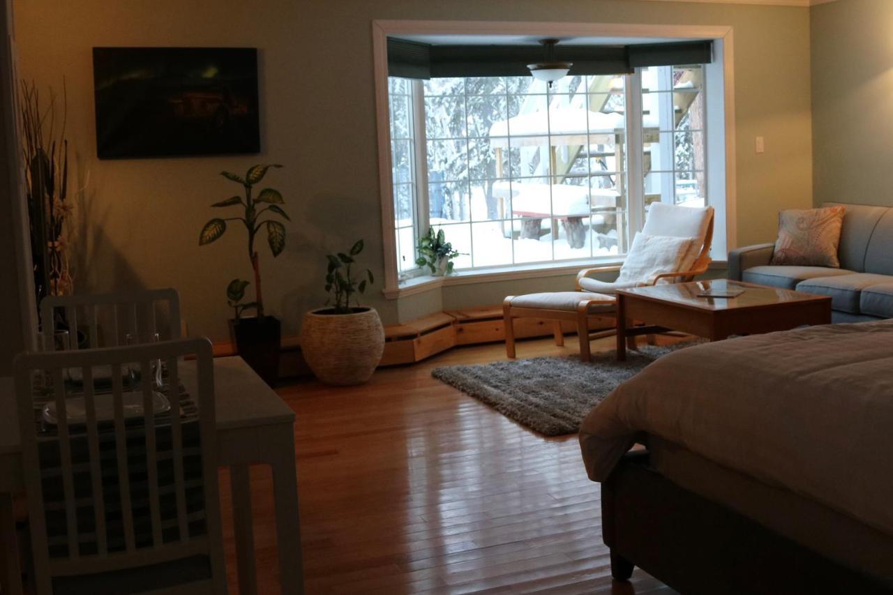 Great Slave Lakeside Bed & Breakfast Yellowknife Exterior photo