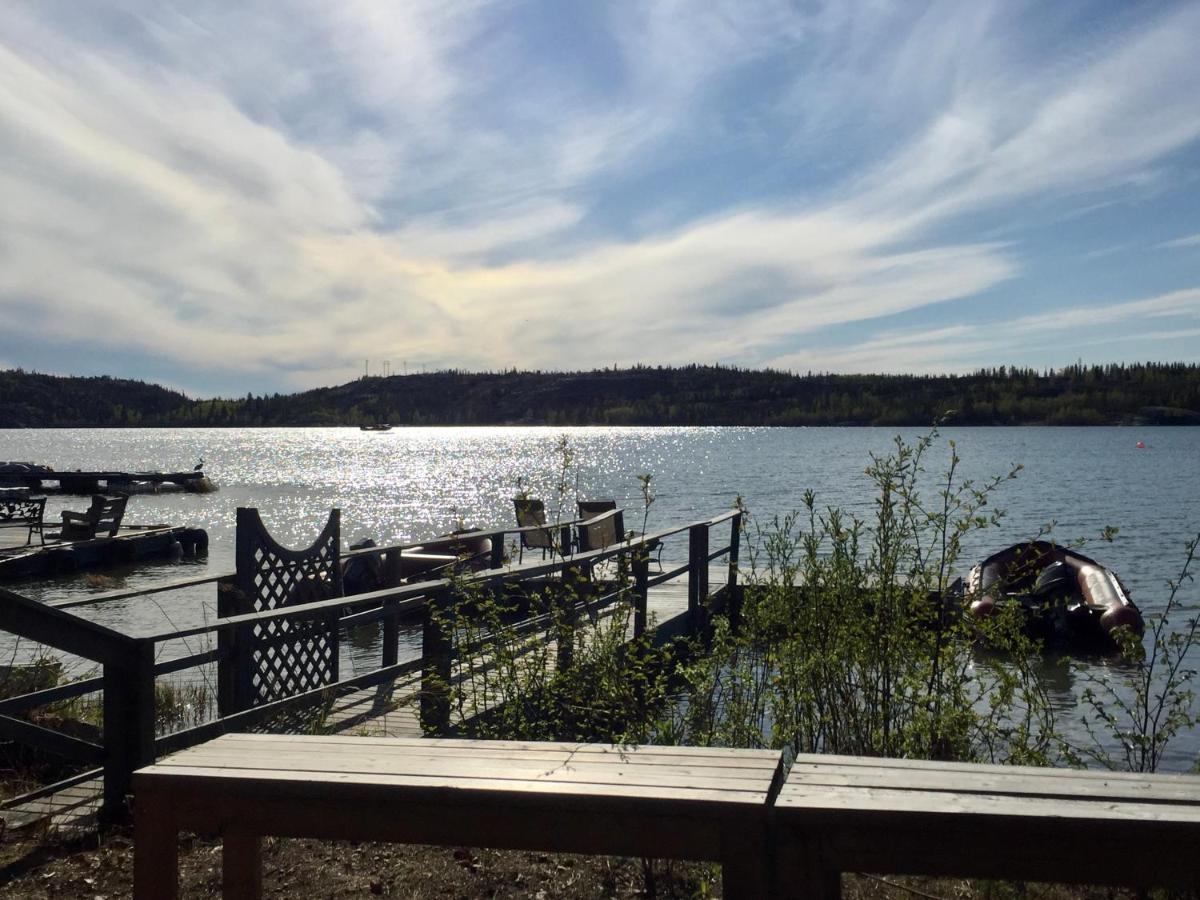 Great Slave Lakeside Bed & Breakfast Yellowknife Exterior photo